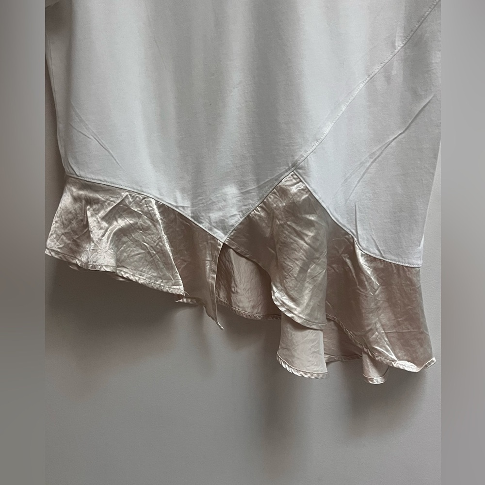 CLU Women’s White Short Sleeve T-Shirt with Ruffle Asymmetrical Hem -Size Medium - Picture 2 of 9